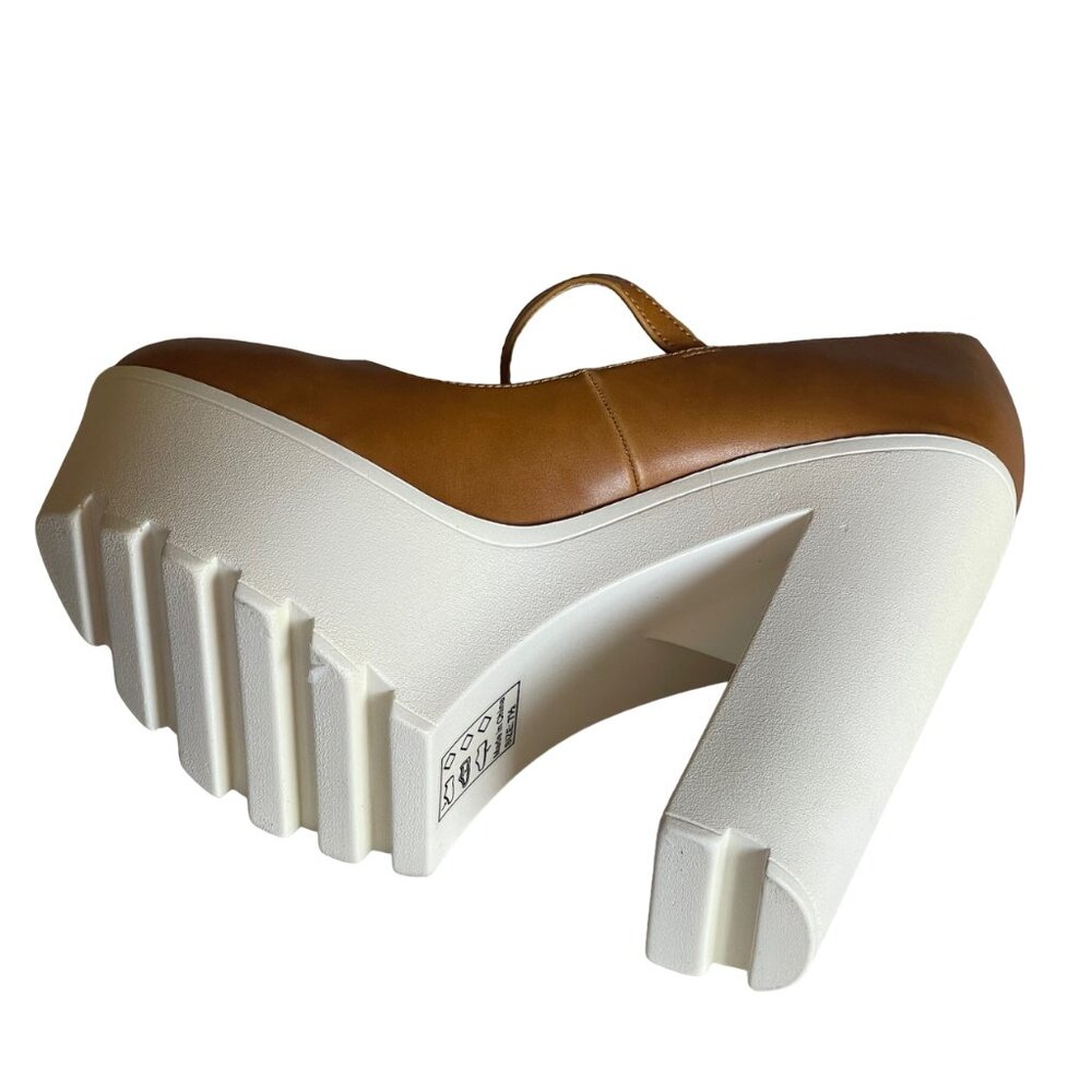 Shoe Republic Two-Tone Tan & White Lug Sole Chunky Platform Mary Janes Shoes - Picture 8 of 8